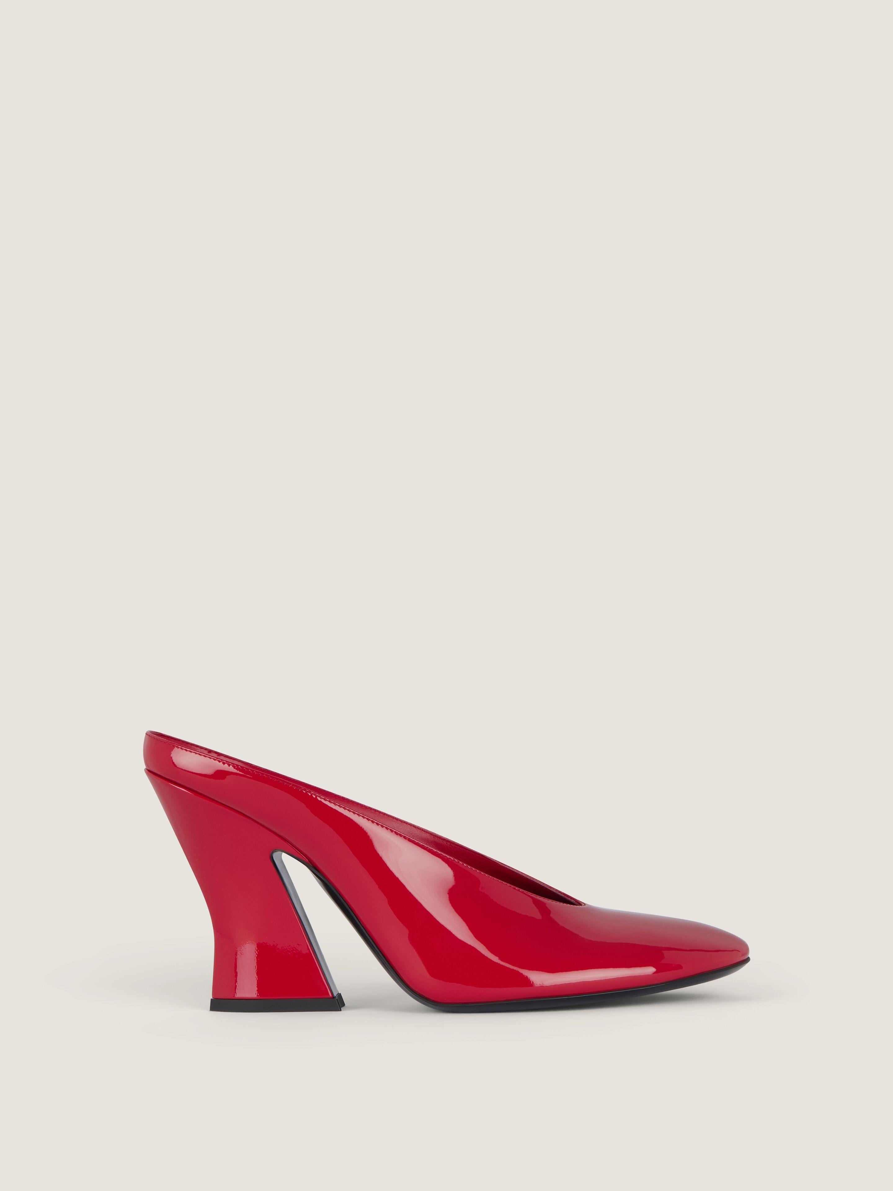 Sculpted heeled mules in patent leather